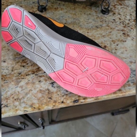 Nike running shoes - Picture 2 of 5